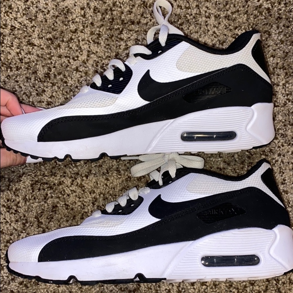 Air Max’s women’s 8